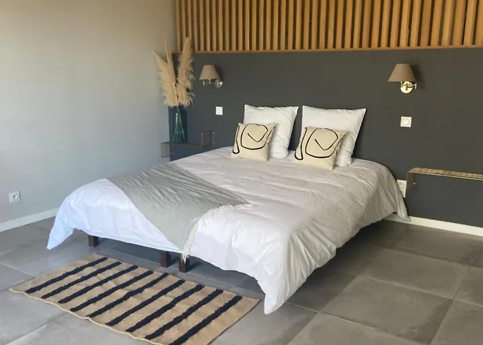 Rondinara Camara - *